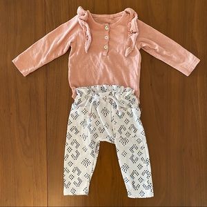 Jessica Simpson 2-piece outfit long sleeve and pants size 6-9 months